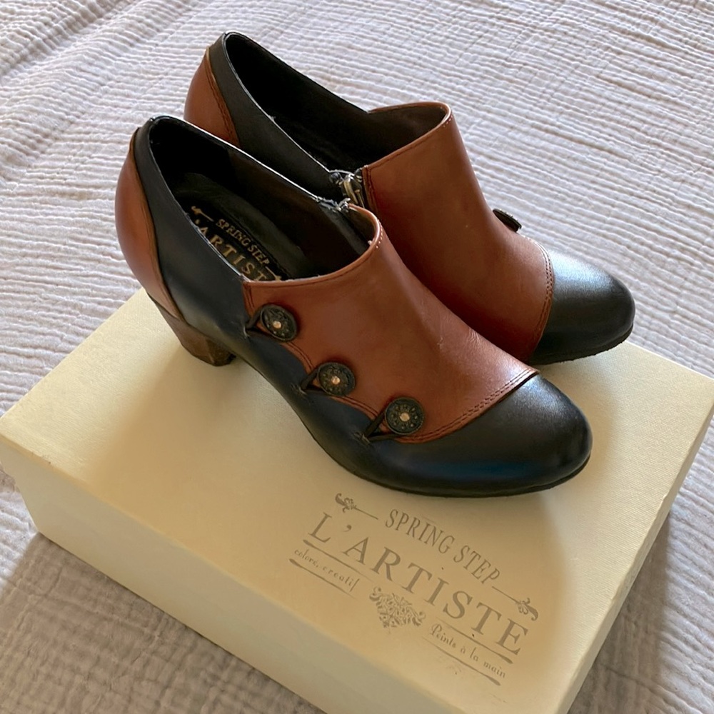 Spring Step L’Artiste ankle booties, brown & navy size 38 (US: 7.5-8)
